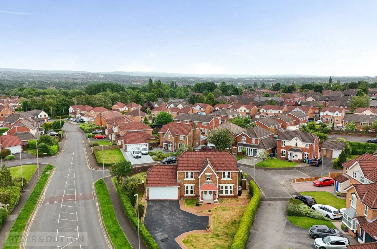 Rosethorns Close, Gladewood, M24, photo 27