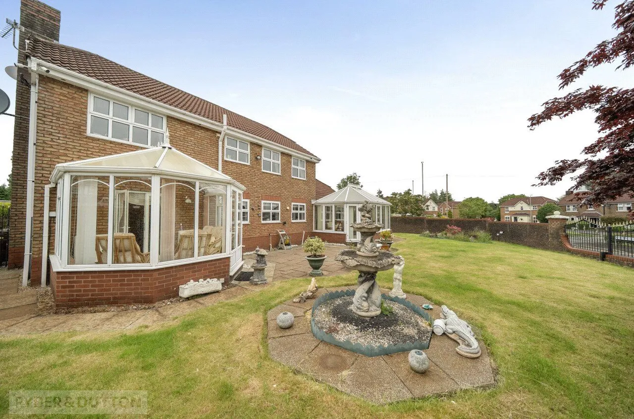 Rosethorns Close, Gladewood, M24, photo 28