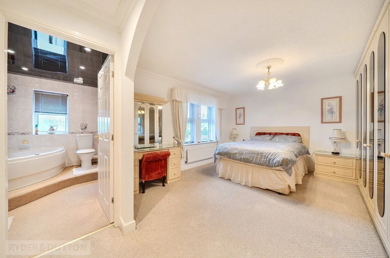 Rosethorns Close, Gladewood, M24, photo 14