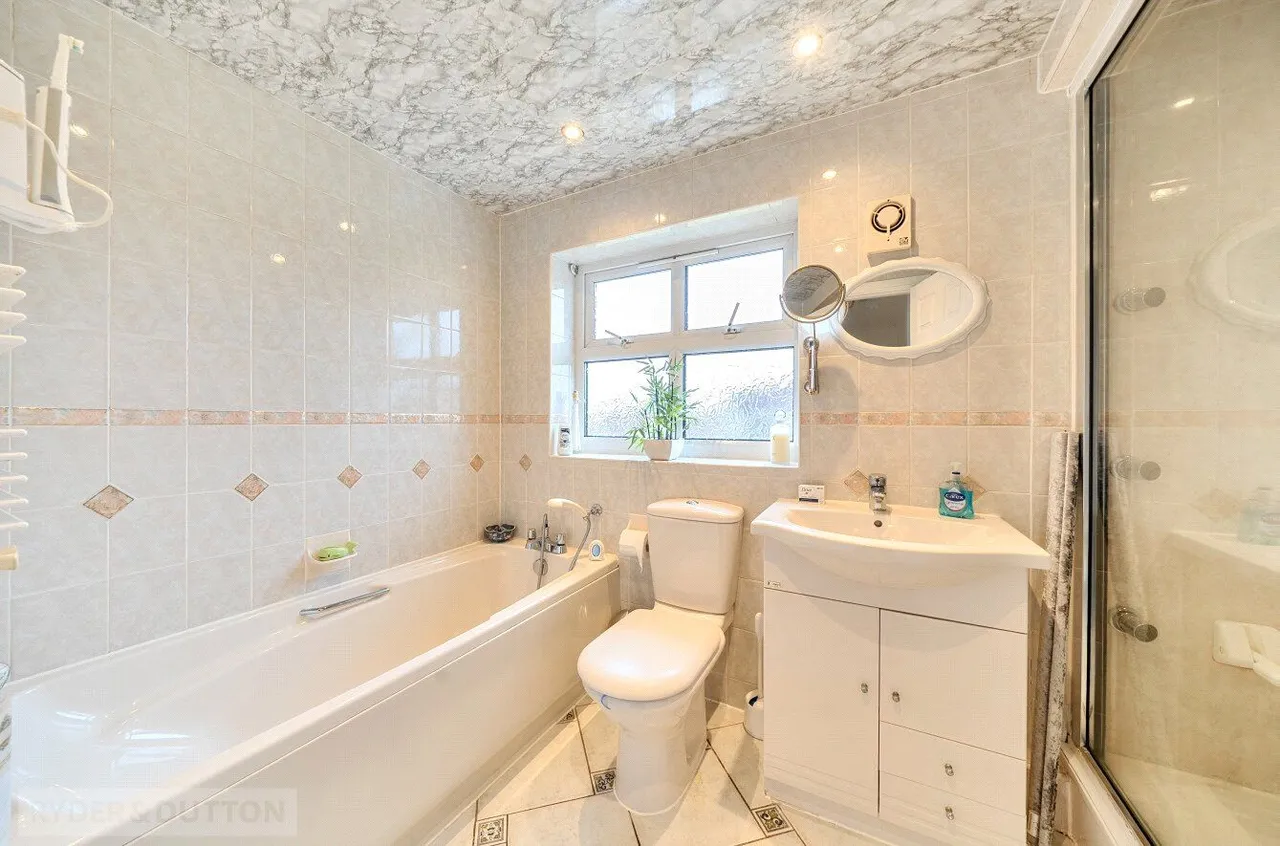 Rosethorns Close, Gladewood, M24, photo 19
