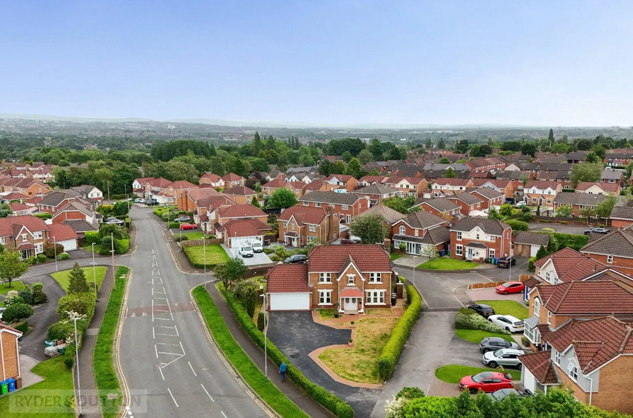 Rosethorns Close, Gladewood, M24, photo 29