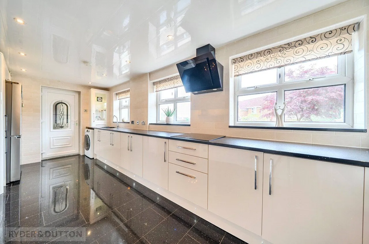Rosethorns Close, Gladewood, M24, photo 6