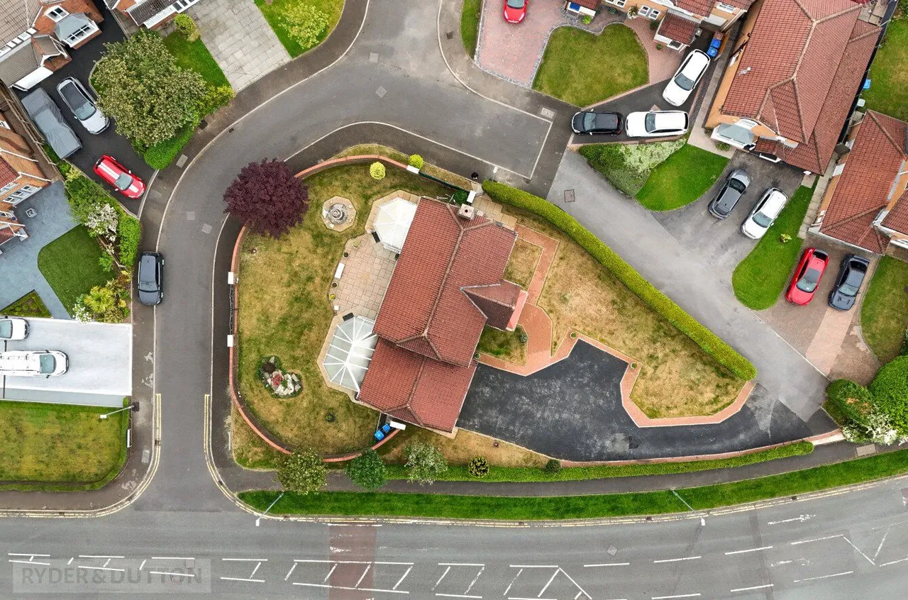 Rosethorns Close, Gladewood, M24, photo 25