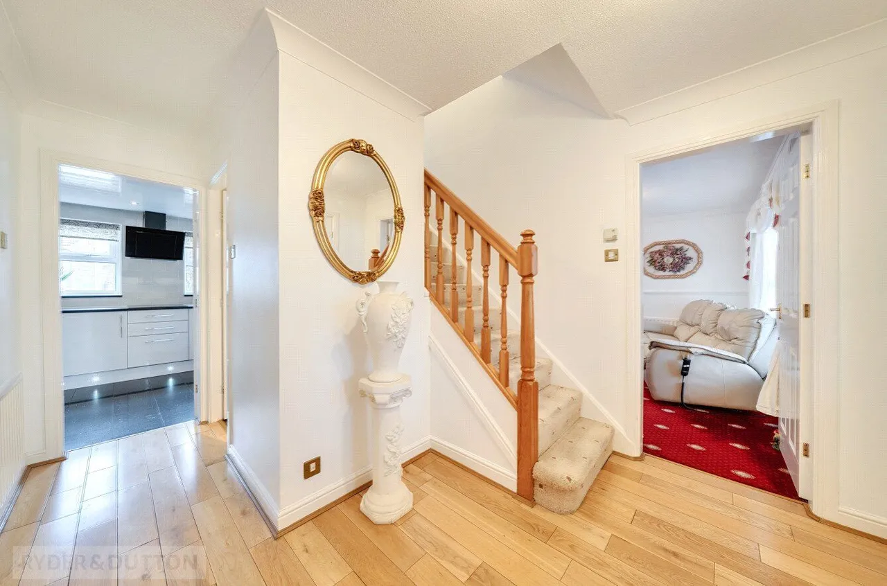 Rosethorns Close, Gladewood, M24, photo 21