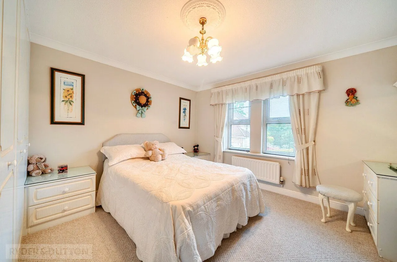 Rosethorns Close, Gladewood, M24, photo 17