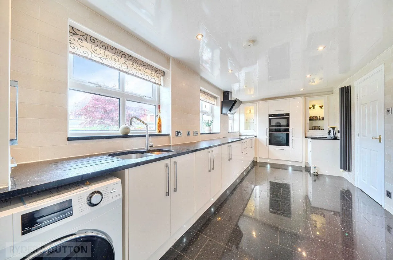 Rosethorns Close, Gladewood, M24, photo 8