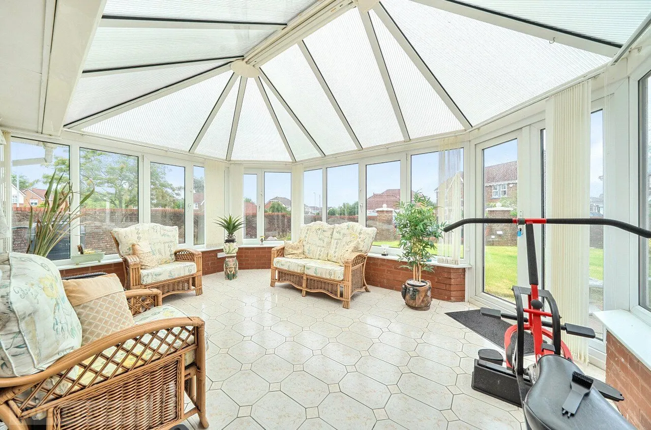 Rosethorns Close, Gladewood, M24, photo 9