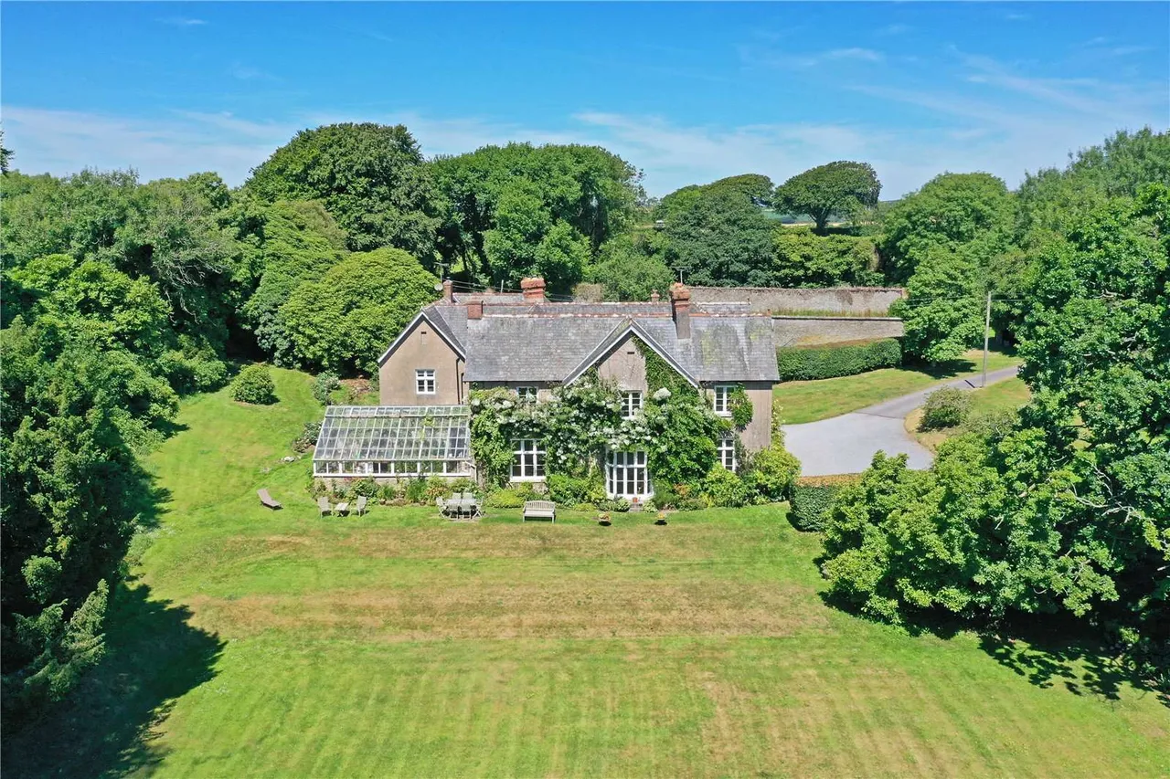 8 bed house for sale — East Allington, Totnes, Devon, TQ9 7PZ