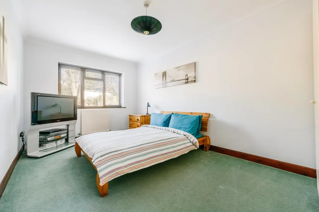 Pinewood Road, Ashley Heath, photo 17