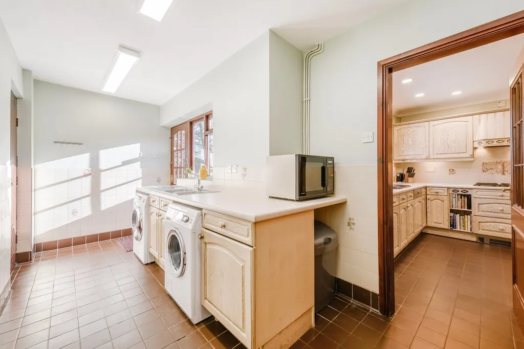 Pinewood Road, Ashley Heath, photo 12