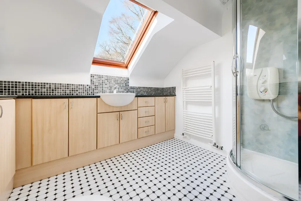 Pinewood Road, Ashley Heath, photo 23