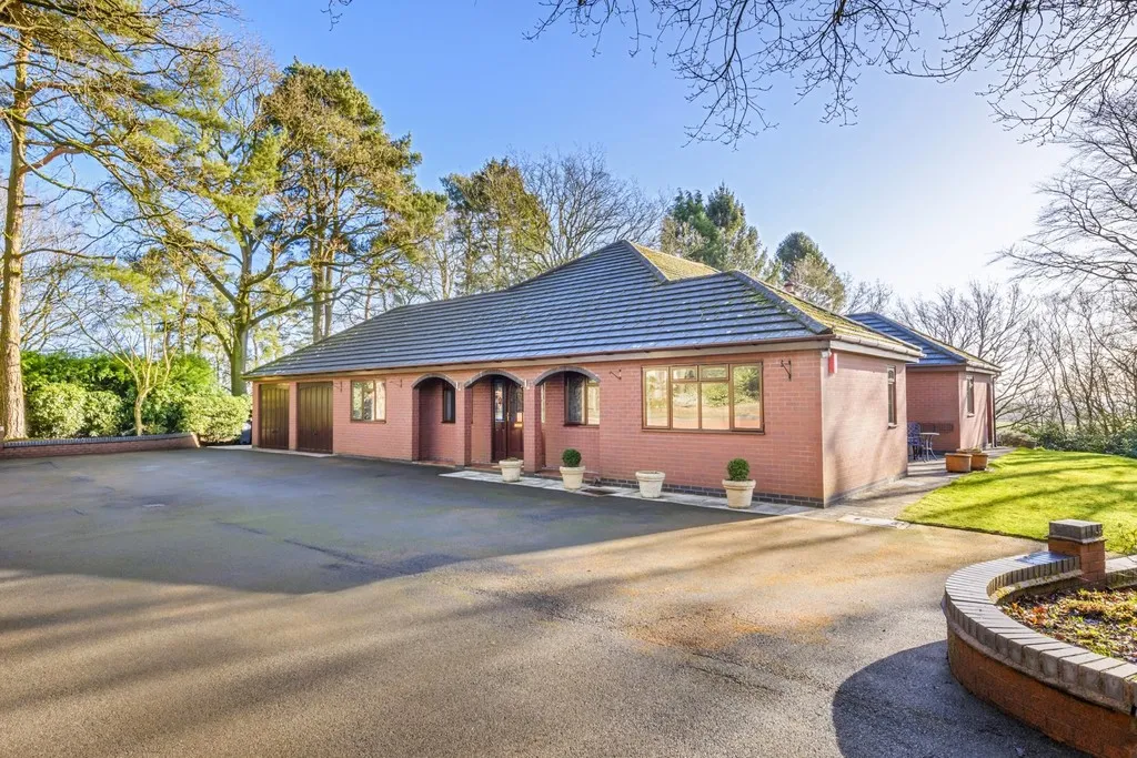 Pinewood Road, Ashley Heath, photo 2
