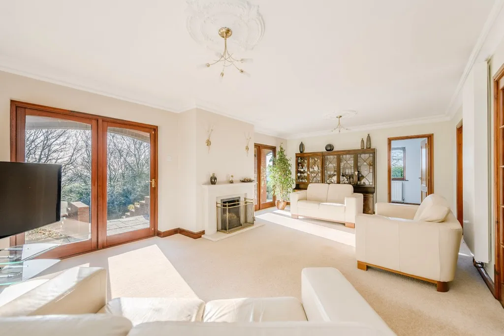 Pinewood Road, Ashley Heath, photo 6