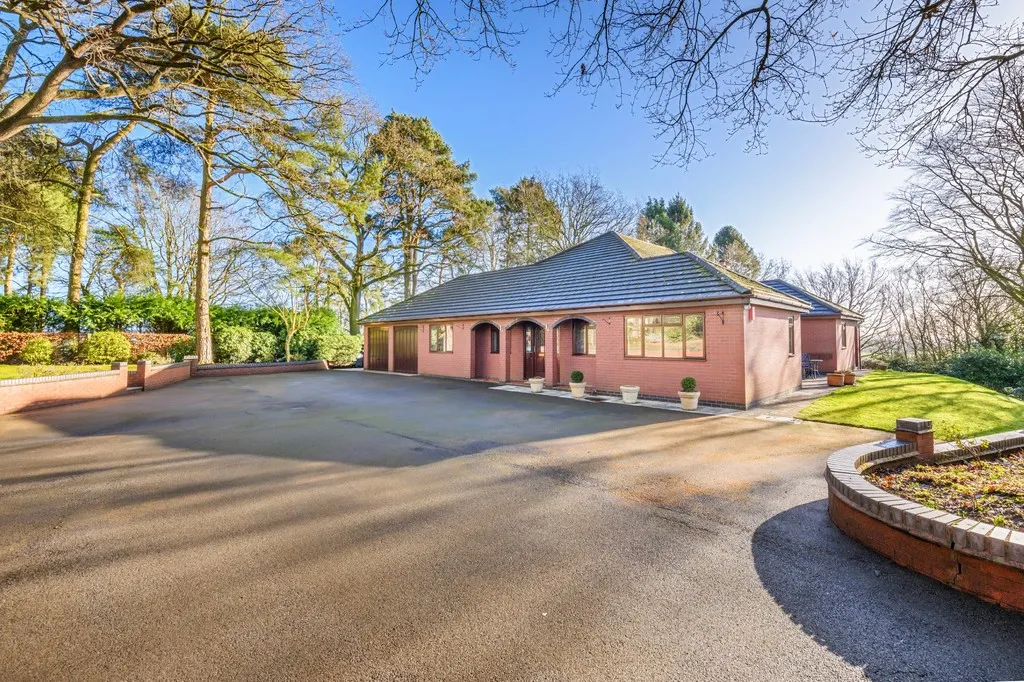 Pinewood Road, Ashley Heath, photo 32