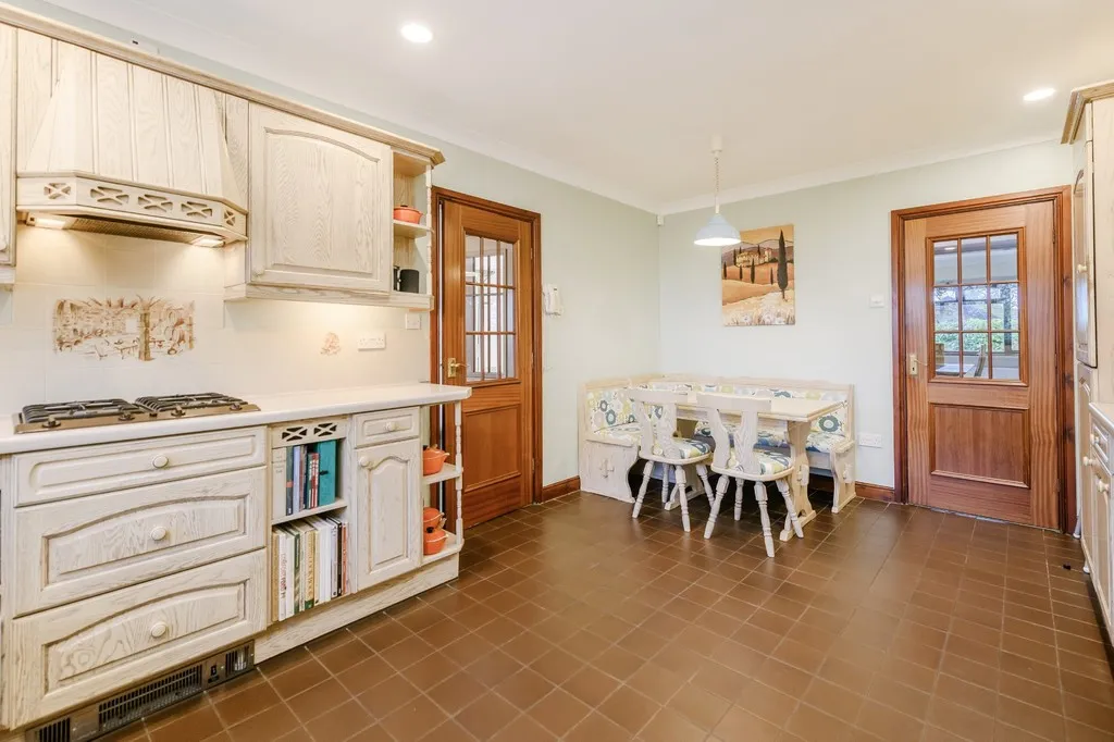 Pinewood Road, Ashley Heath, photo 11