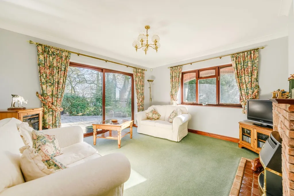 Pinewood Road, Ashley Heath, photo 8