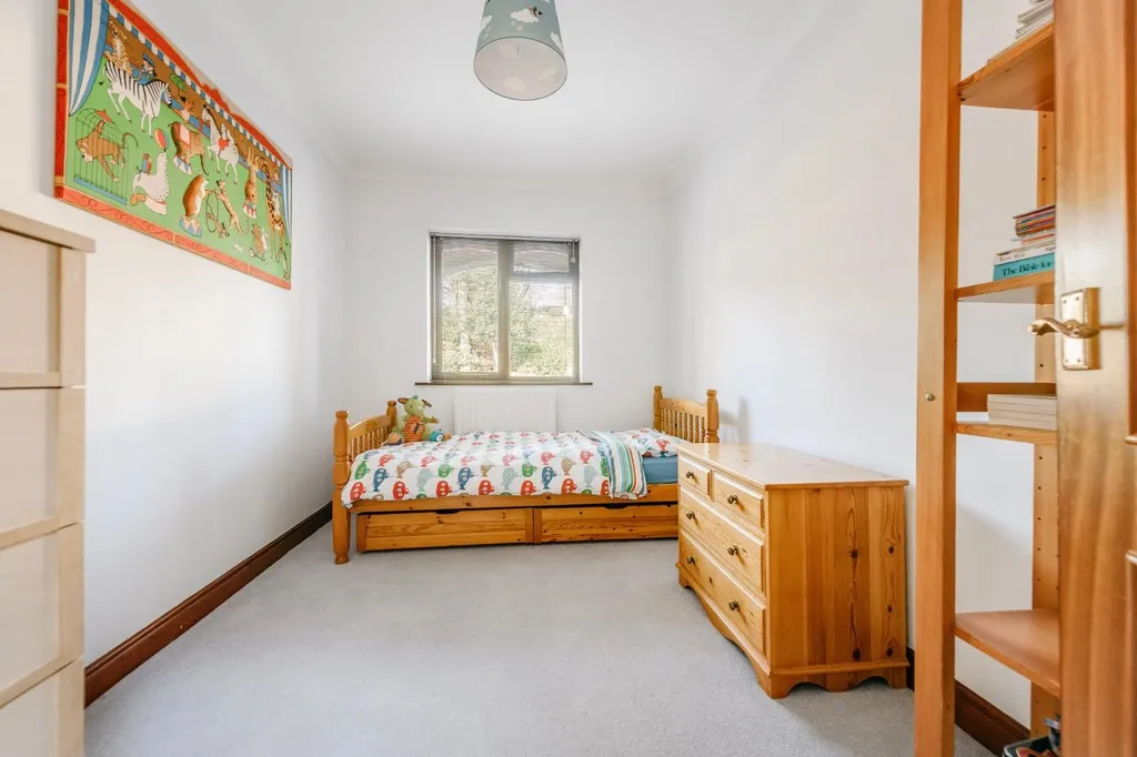 Pinewood Road, Ashley Heath, photo 18