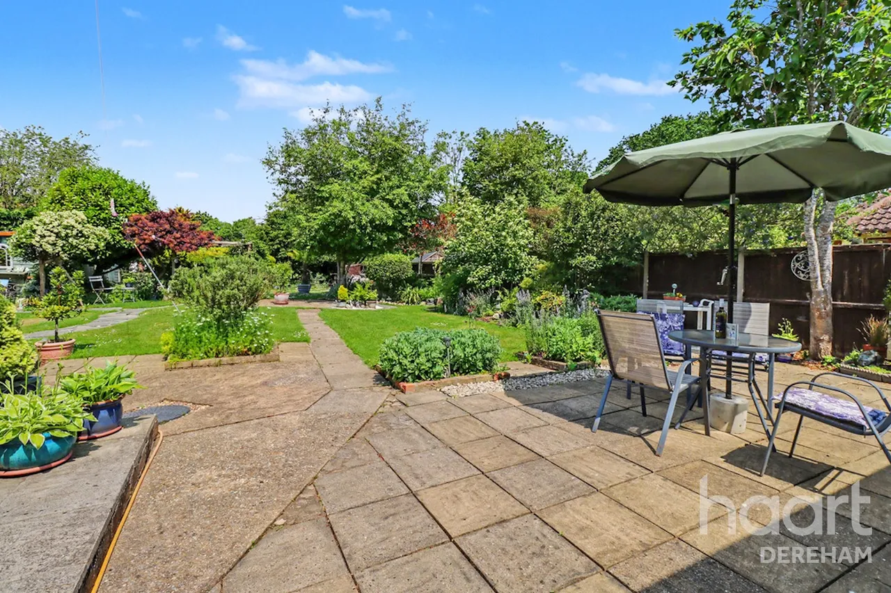 Shop Street, Whinburgh, NR19, photo 13