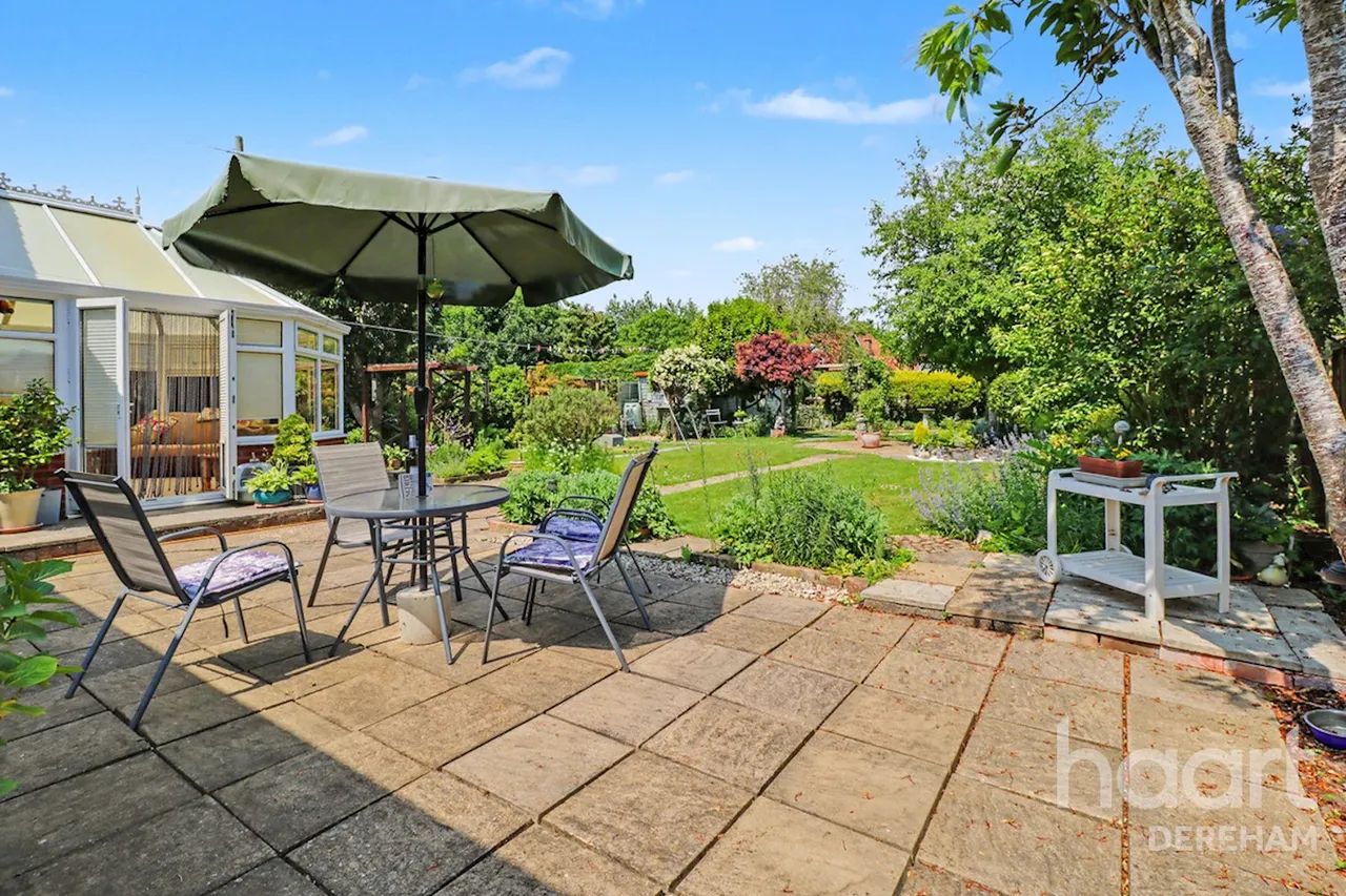 Shop Street, Whinburgh, NR19, photo 14