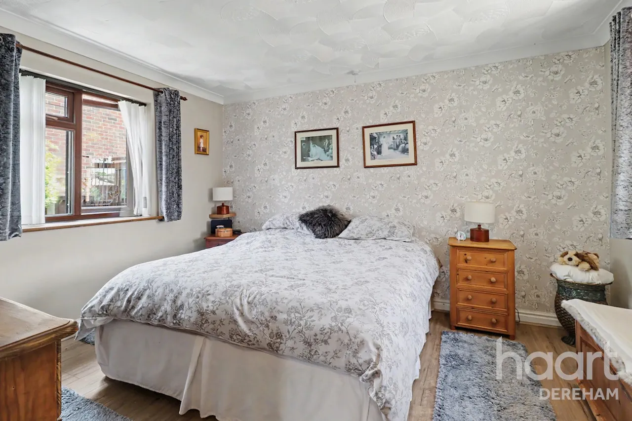Shop Street, Whinburgh, NR19, photo 24