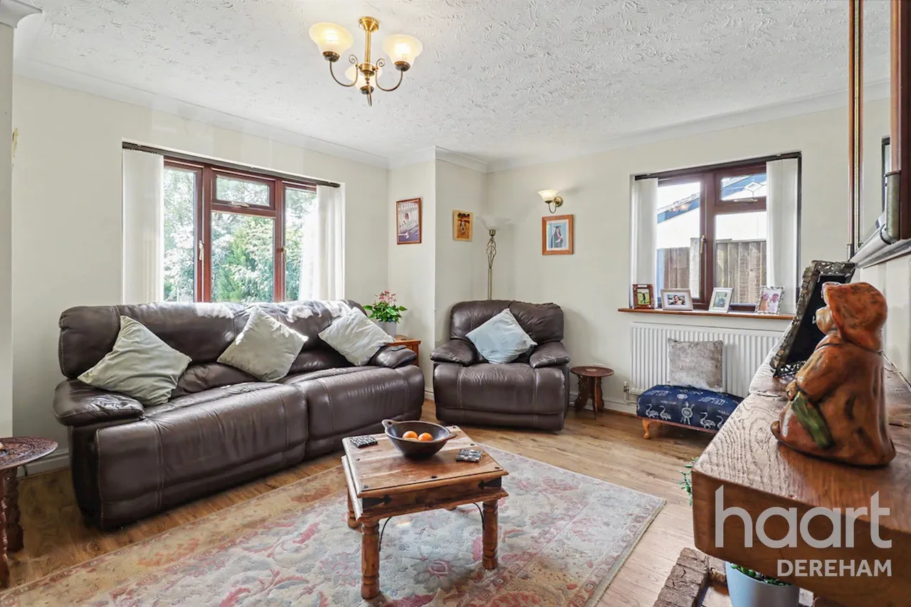 Shop Street, Whinburgh, NR19, photo 10