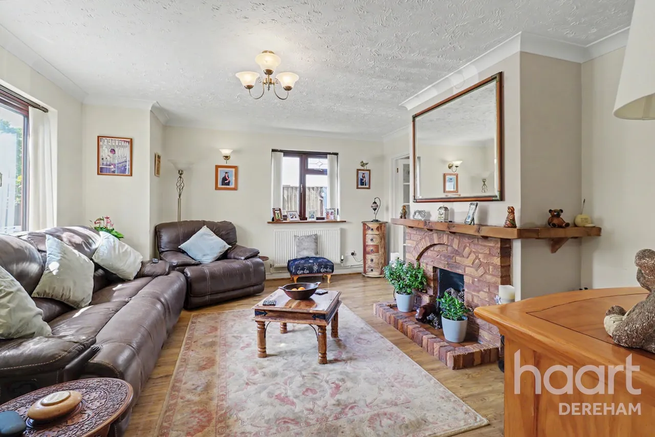 Shop Street, Whinburgh, NR19, photo 11