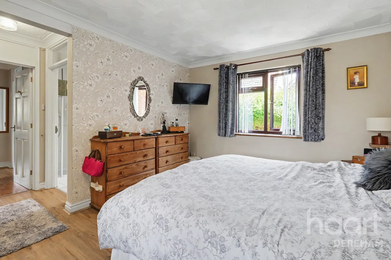 Shop Street, Whinburgh, NR19, photo 27