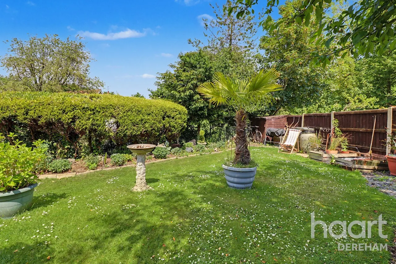 Shop Street, Whinburgh, NR19, photo 19