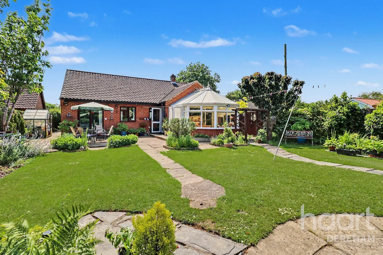 Shop Street, Whinburgh, NR19, photo 18