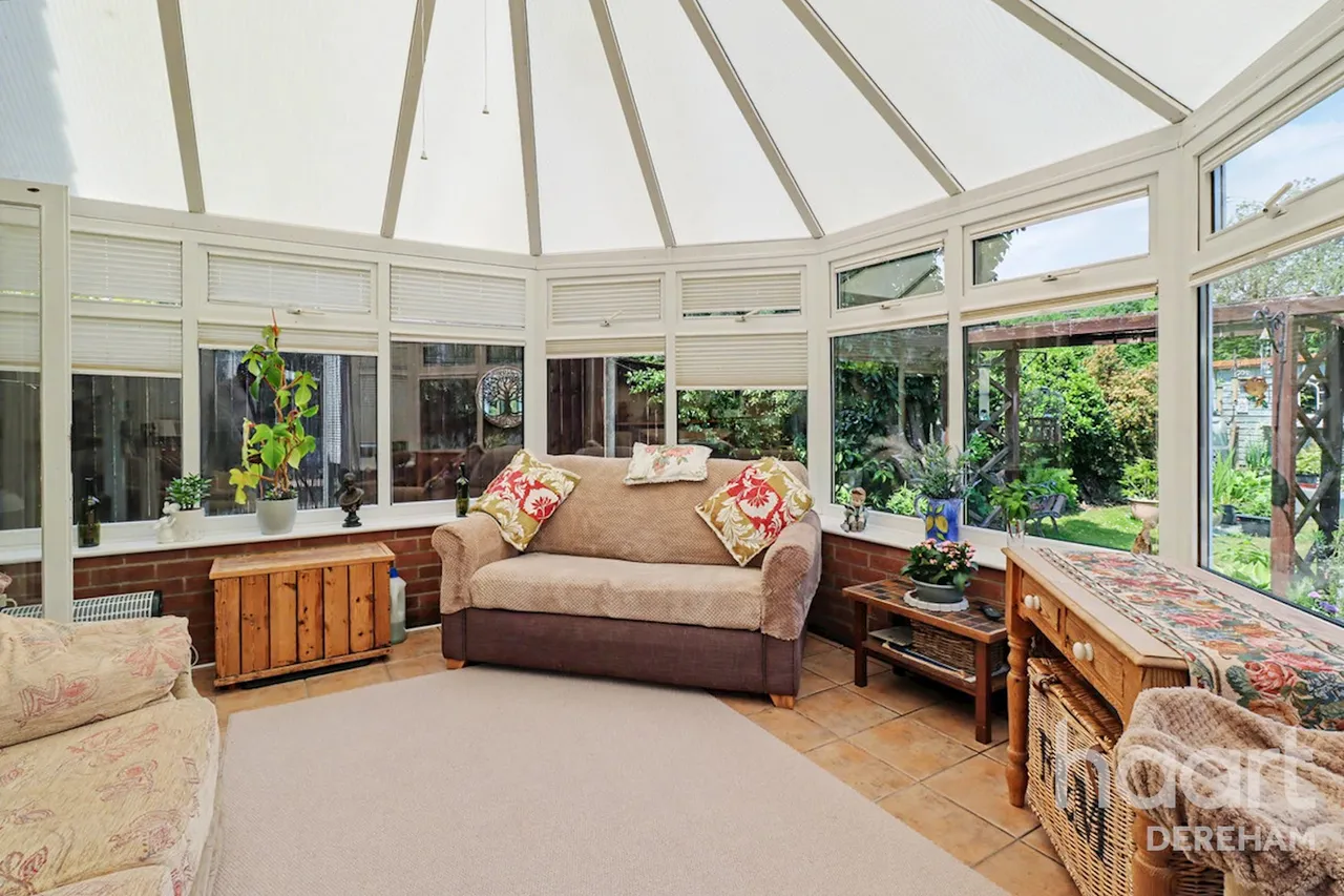 Shop Street, Whinburgh, NR19, photo 8
