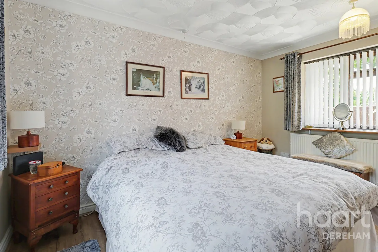 Shop Street, Whinburgh, NR19, photo 26