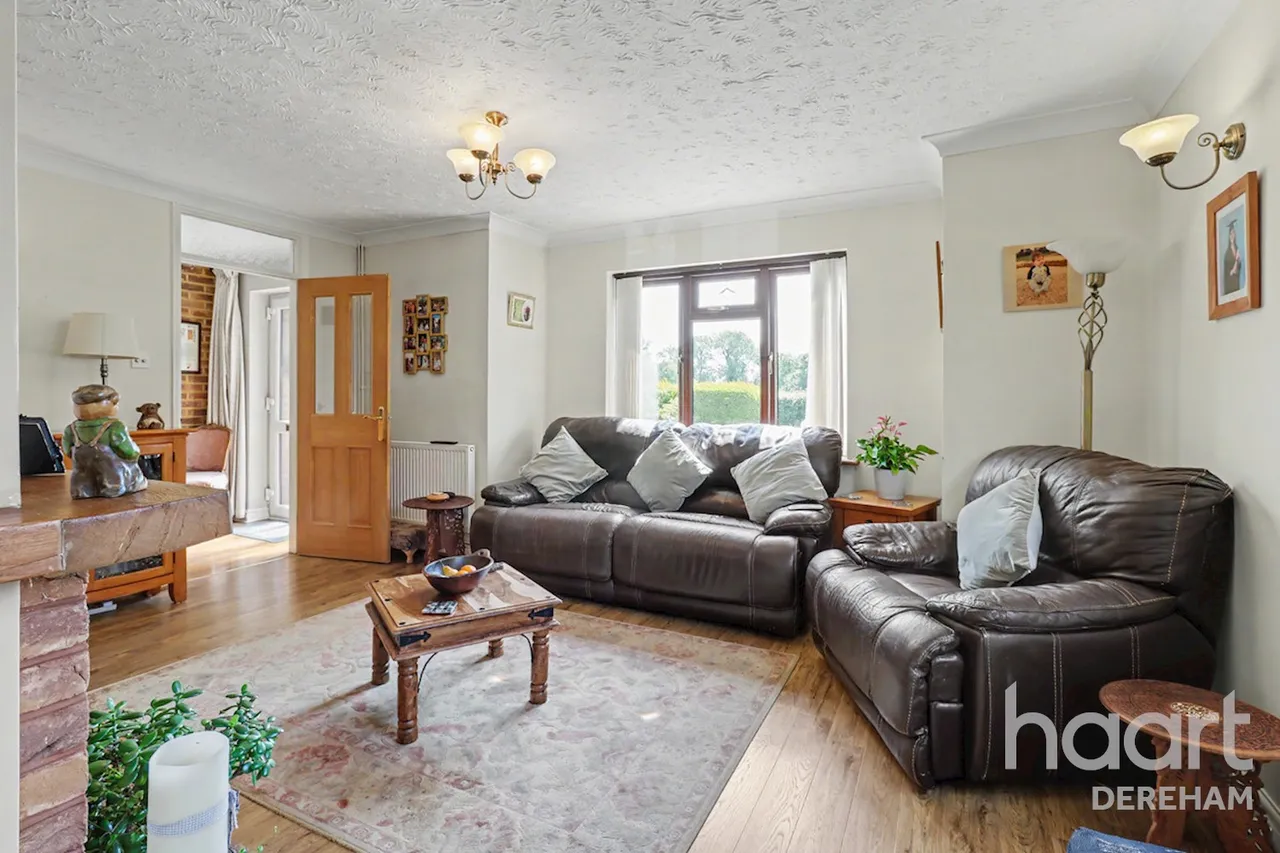 Shop Street, Whinburgh, NR19, photo 9
