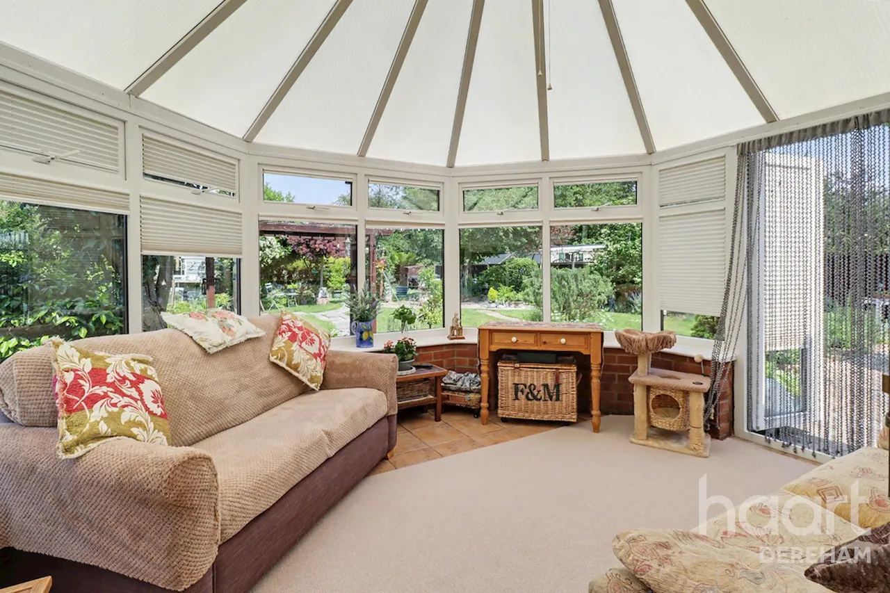 Shop Street, Whinburgh, NR19, photo 12