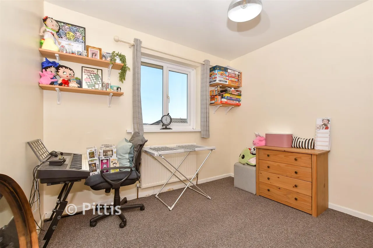 Nelson Court, Cowes, PO31, photo 8