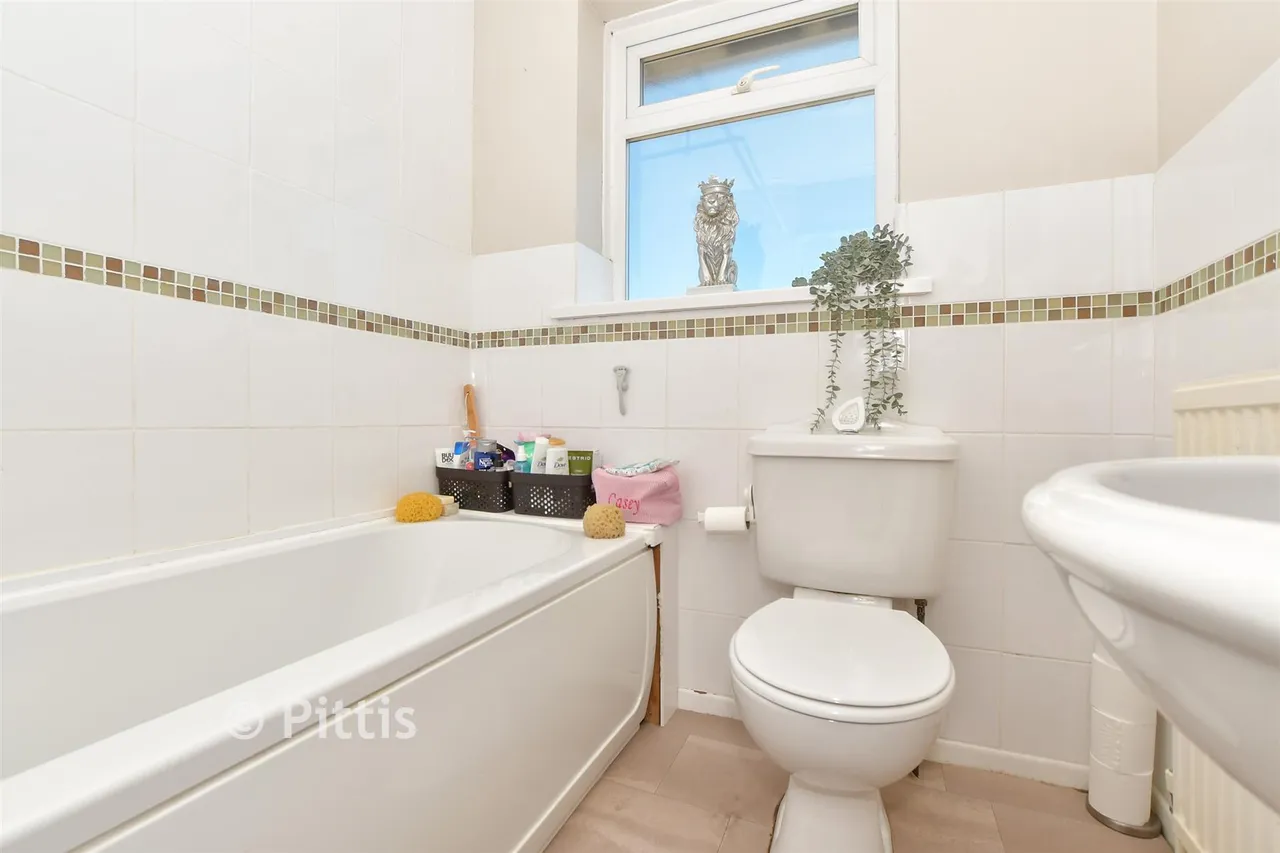 Nelson Court, Cowes, PO31, photo 10