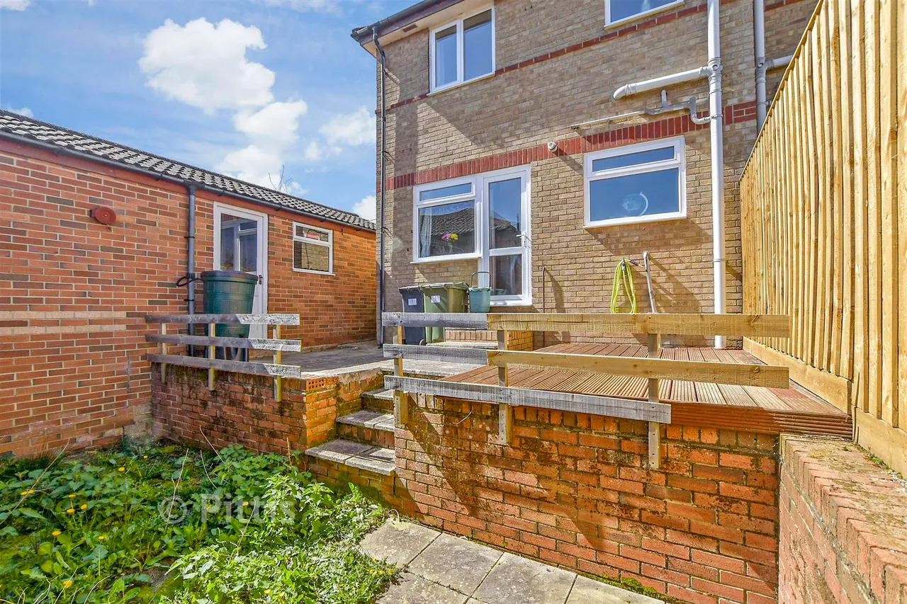 Nelson Court, Cowes, PO31, photo 2