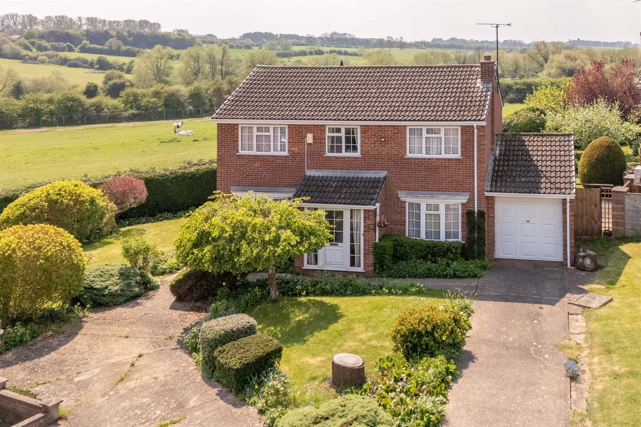 4 bed house for sale, Foxlands Kettering, NN14