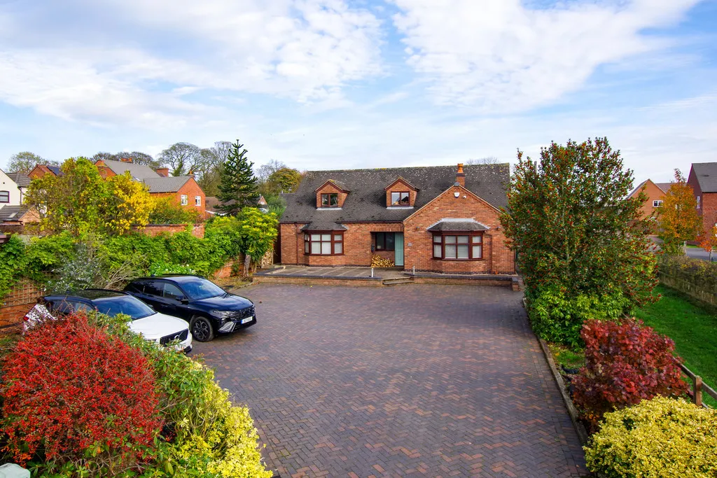 4 bed house for sale, Acresford Road, Overseal