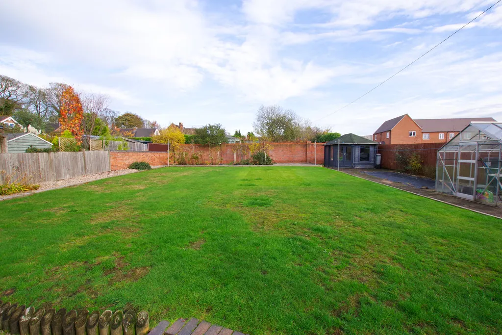 Acresford Road, Overseal, photo 32