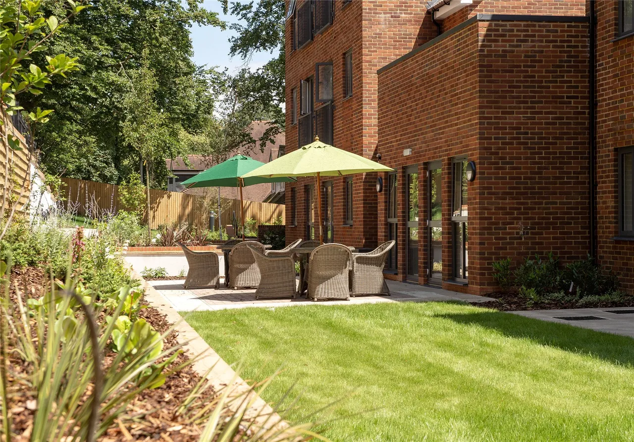 Woodcote Valley Road, Purley, CR8 3AG, photo 11