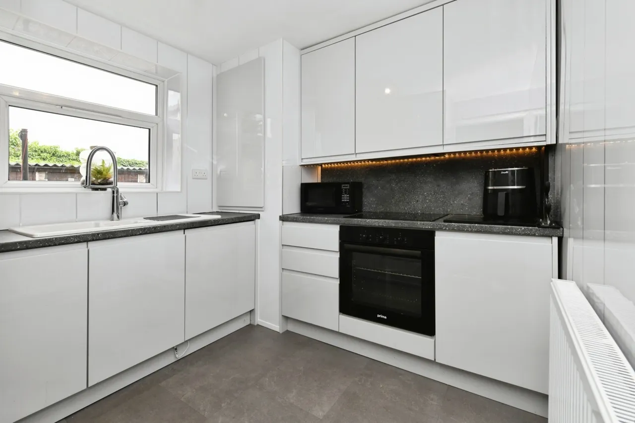 Honeypot Lane, Basildon, Essex, SS14, photo 8