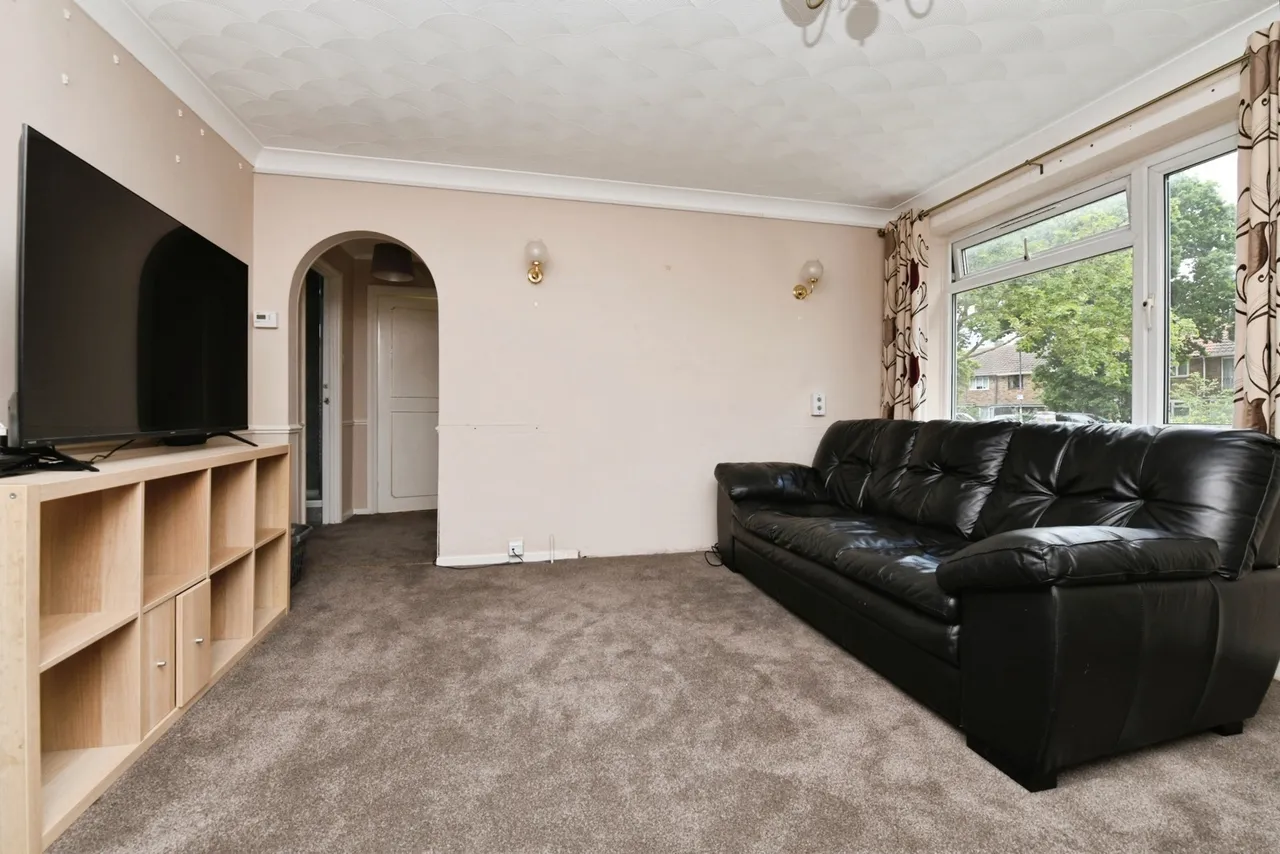 Honeypot Lane, Basildon, Essex, SS14, photo 3