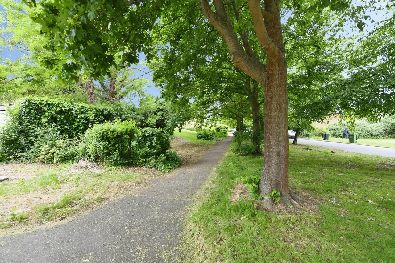 Honeypot Lane, Basildon, Essex, SS14, photo 15