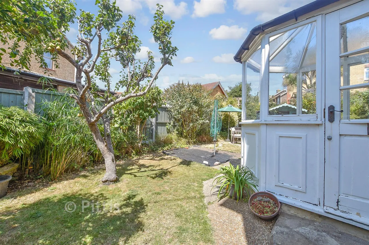 Richmond Meade, Freshwater, PO40, photo 14