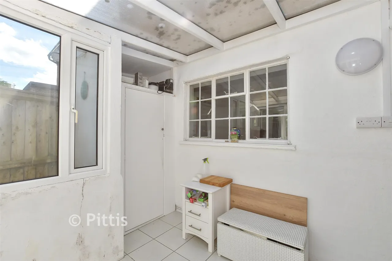 Richmond Meade, Freshwater, PO40, photo 13