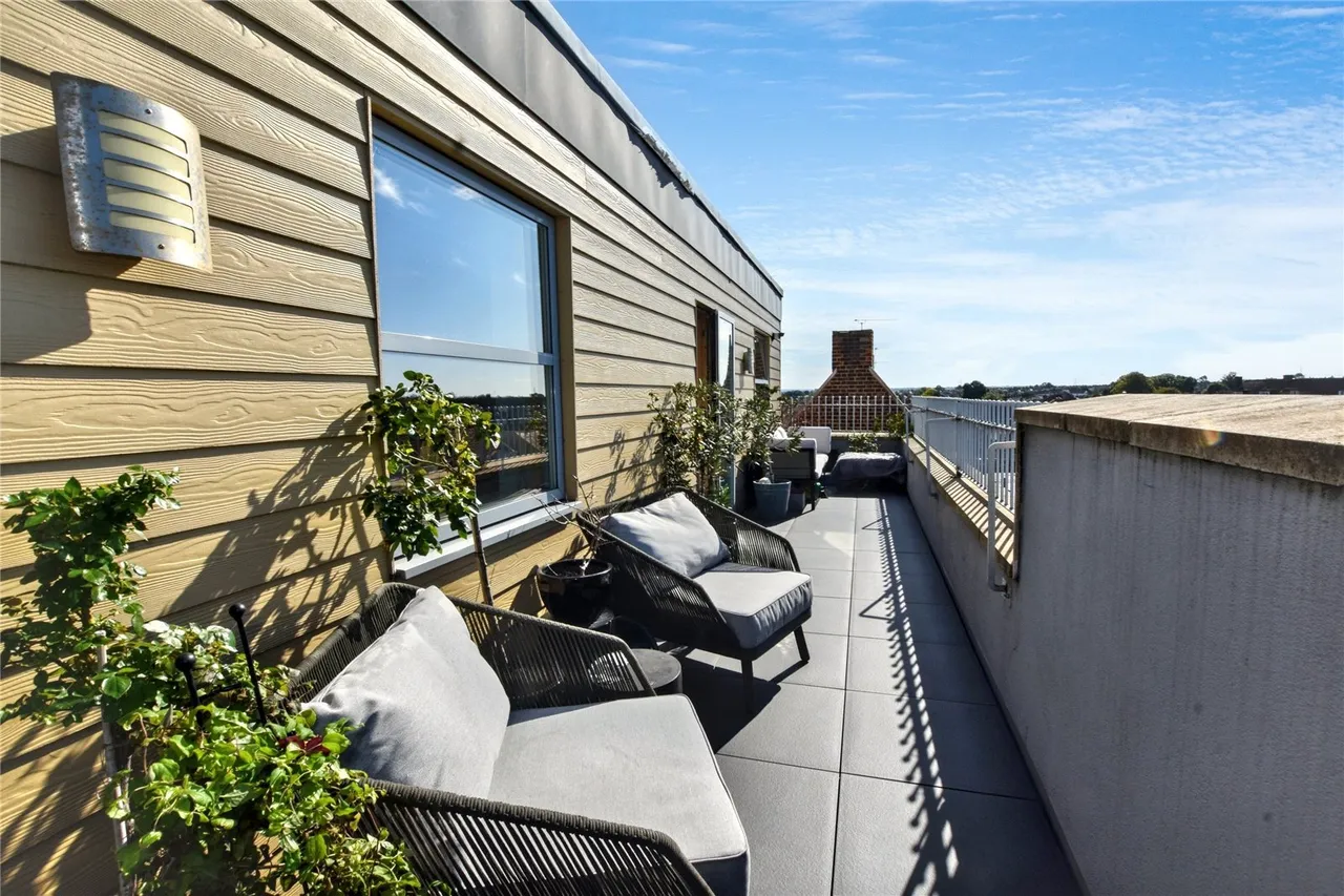 Upper Wickham Lane, DA16, photo 4