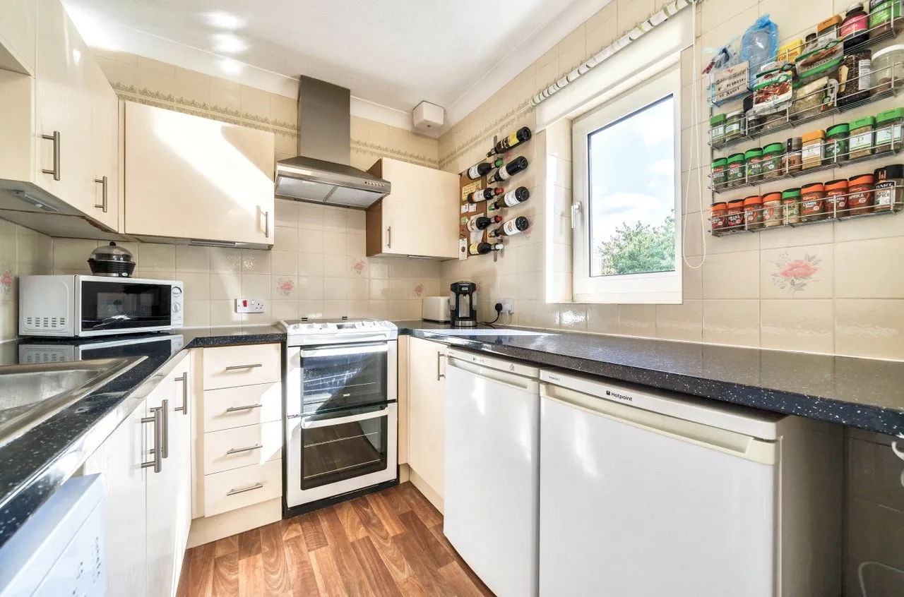 Terrace Road South, Binfield, Bracknell, Berkshire, RG42 4BQ, photo 9