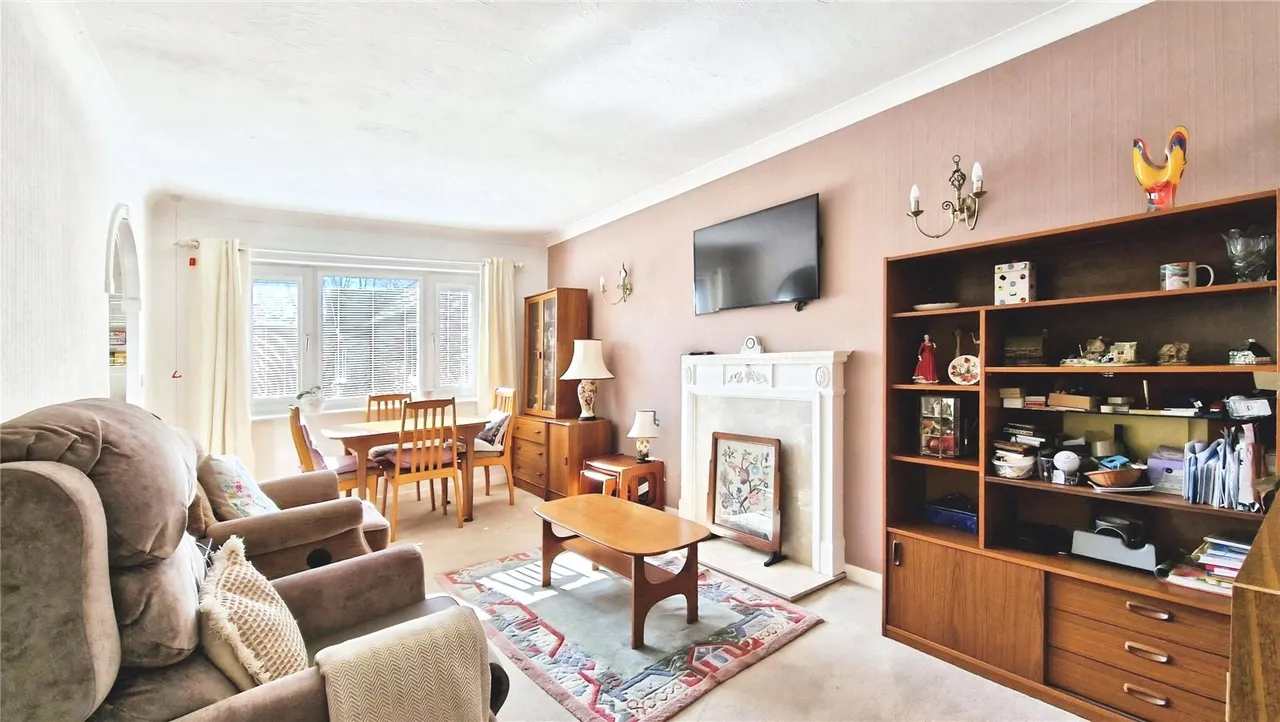 Terrace Road South, Binfield, Bracknell, Berkshire, RG42 4BQ, photo 3