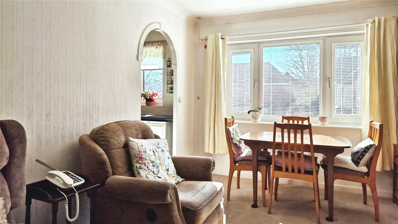 Terrace Road South, Binfield, Bracknell, Berkshire, RG42 4BQ, photo 4