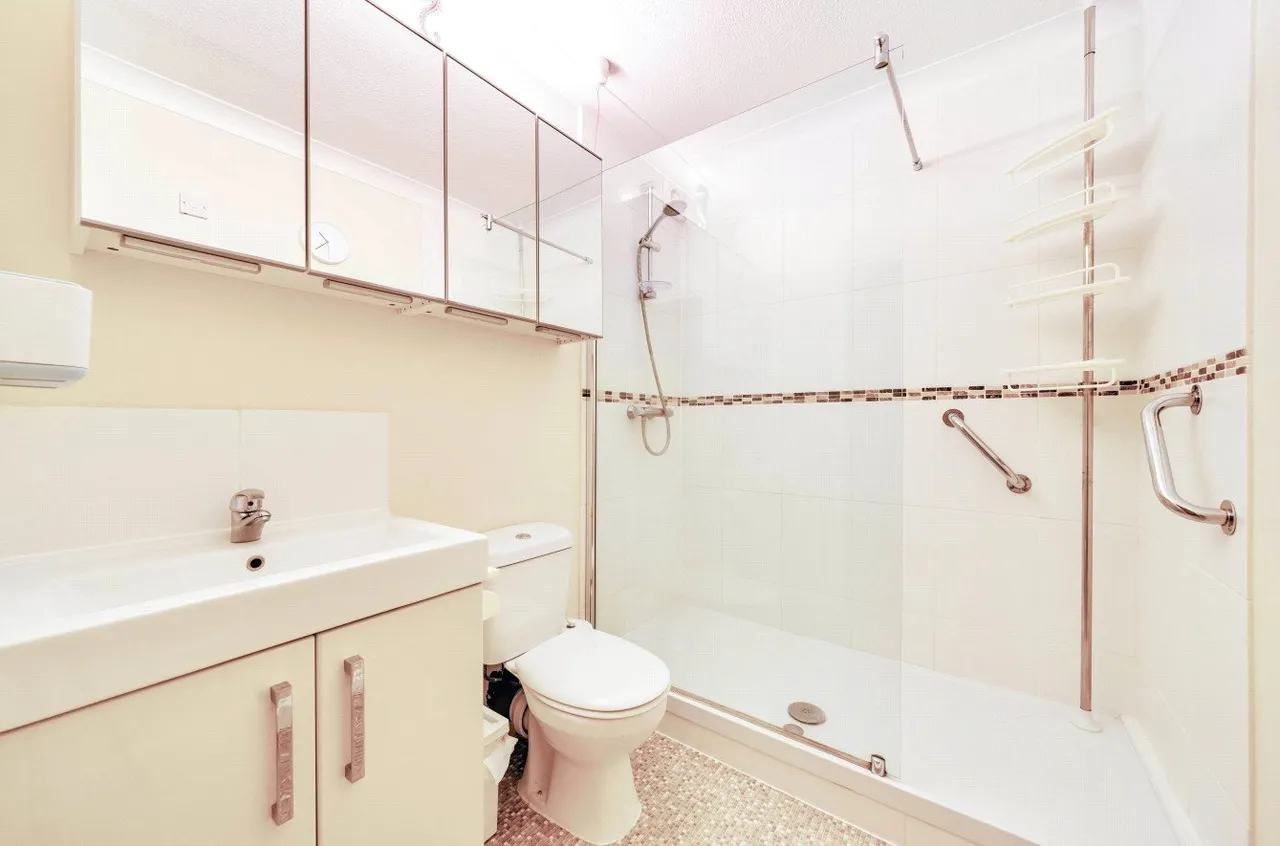Terrace Road South, Binfield, Bracknell, Berkshire, RG42 4BQ, photo 6